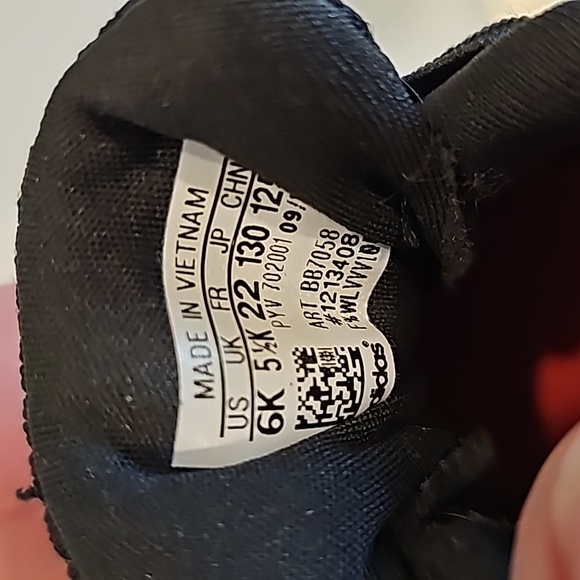 Adidas toddler size 6 shoes - Picture 5 of 5